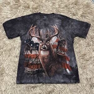 The Mountain buck dear and flag shirt small